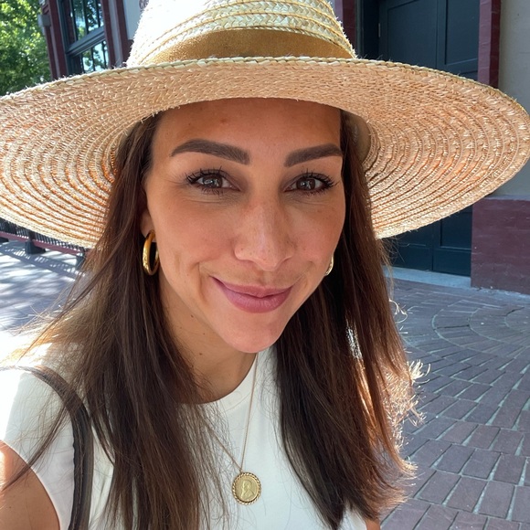 Meet your Posher, Amber - Picture 1 of 1